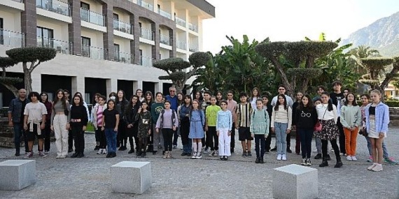 Kemer Belediye Başkanı Necati Topaloğlu geleceğin müzisyenleriyle yemekte bir araya geldi