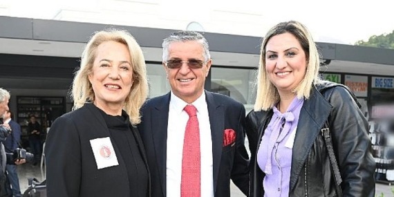 Kemer’de “Bütün insanlar el ele” yürüyüşü düzenlendi