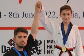 malkara-belediye-baskani-ulas-yurdakul-taekwondo-spor-kulubu-sporcusu-tugra-ekinciye-basarilar-diledi.jpg