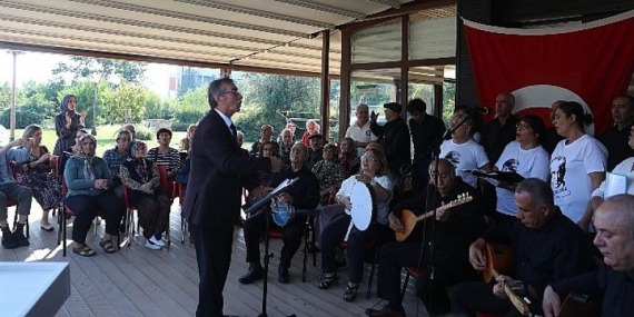 Mavi ev sakinleri ‘Atatürk’ü sevdiği türküler ile andı