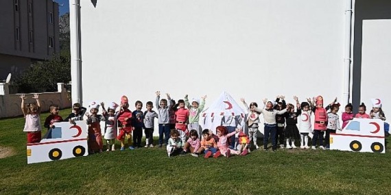 Minik öğrencilerden Kızılay Haftası etkinliği