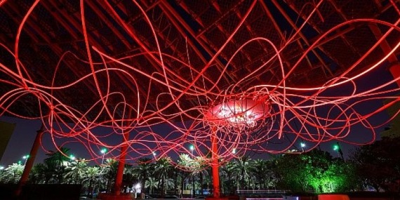 Refik Anadol, ışık enstalasyonuyla Suudi Arabistan’ın Riyad şehrini teknoloji ve sanatla aydınlattı