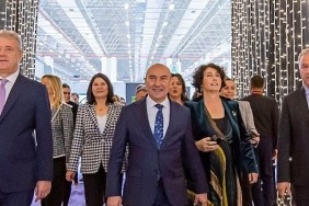 tunc-soyer-izmir-bir-fuarlar-sehridir-vizyonuna-gorev-icabi-degil-govdemiz-ve-yuregimizle-inaniyoruz.jpg