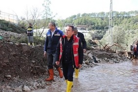 antalya-belediye-baskani-muhittin-bocek-sel-afeti-yasanan-kumlucada.jpg