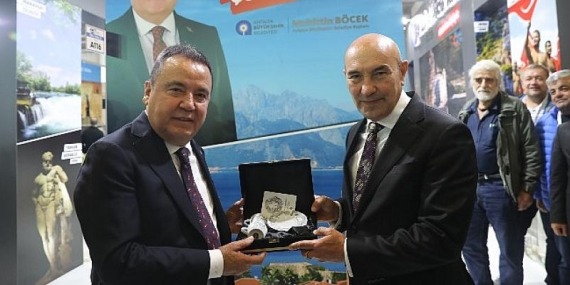 Antalya Büyükşehir Belediye Başkanı Muhittin Böcek İzmir Turizm Fuarı’nın onur konuğu