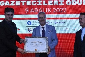antalya-gazeteciler-cemiyetince-agcden-kemer-belediyesine-tesekkur-plaketi.jpg