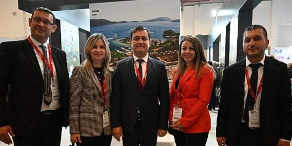 Başkan Öztürk Kemer stantını ziyaret etti