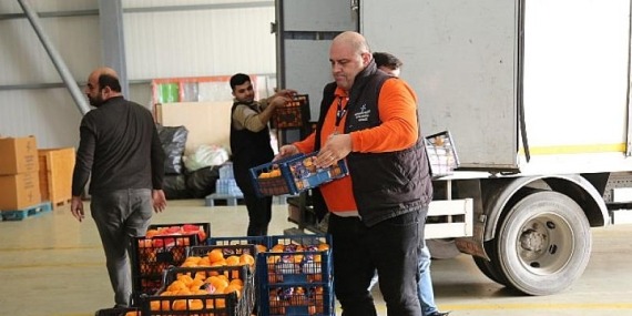 Bayrampaşa Hali’nden Küçükçekmecelilerin Sofrasına Gıda Desteği