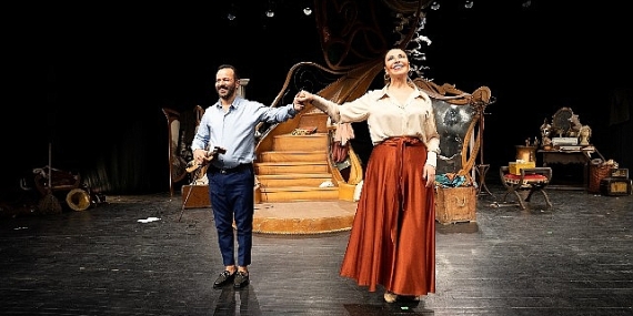 İBB Şehir Tiyatroları İzmirli Sanatseverlerle Bir Araya Geldi