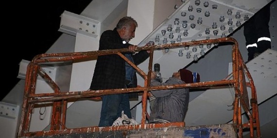 Kuruçeşme tramvay köprüsünün kiriş montajları tamamlanıyor