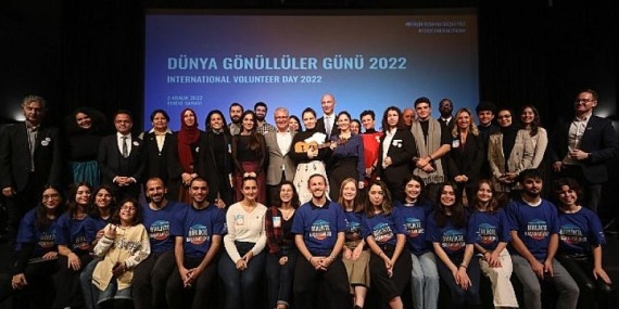 Nil Karaibrahimgil Dünya Gönüllüleri İçin Söyledi: “UYAN ANNE”