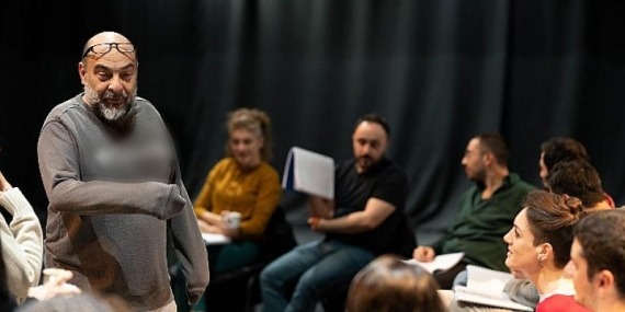 NKT oyuncuları okudu, oyun yazarları dinledi