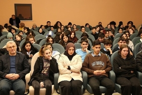 Öğrenciler Şehir Tiyatrosu oyuncularıyla buluştu