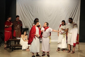 Perde Arkası Saray'da sahnelendi