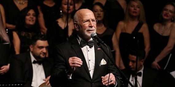 Sanat Güneşi Zeki Müren doğum gününde şarkılarıyla anıldı