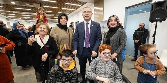 Tebessüm Kahvesi’nin Down Sendromlu Gençleri 90’lar Dans Gösterisi İle Herkesi Büyüledi