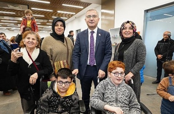 Tebessüm Kahvesi’nin Down Sendromlu Gençleri 90’lar Dans Gösterisi İle Herkesi Büyüledi