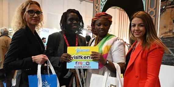 Uganda’nın Ankara Büyükelçisi Kemer standında