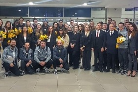 vakifbank-kulupler-dunya-sampiyonasi-icin-antalyaya-gitti.jpg