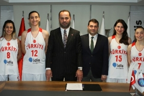 idis-isitme-merkezleri-isitme-engelliler-kadin-basketbol-milli-takiminin-yaninda.jpg