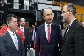 vakifbank-spor-kulubu-genclik-ve-spor-bakani-dr-mehmet-muharrem-kasapoglu-ve-karsin-genc-sultanlarini-agirladi.jpg