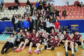 yeni-kurulan-golcuk-belediyespor-erkek-voleybol-takimi-ilk-macinda-galip.jpg