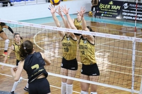 altinoluk-voleybol-rahat-kazandi.jpg