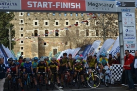 dunyanin-en-buyuk-bisiklet-yarisi-serisi-antalyada-basladi.jpg