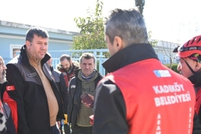 kadikoy-belediye-baskani-serdil-dara-odabasi-afet-bolgesinde.jpg