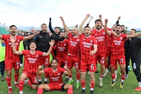 burhaniye-belediyespor-3-lig-yolunda-dolu-dizgin-devam-ediyor.jpg