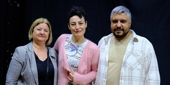 Gerçek Yaşamdan Bir Oyun: Düğün Şarkıcısı