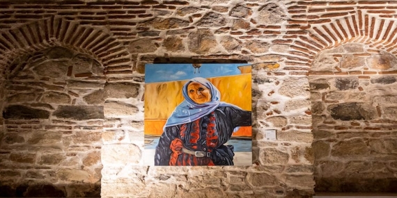 Türk Ressam Ayşe Betil, Anadolu kadınını Avrupa’ya taşıyor