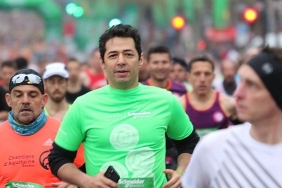 mert-firat-schneider-electric-paris-maratonunda-depremzedeler-icin-kostu.jpg