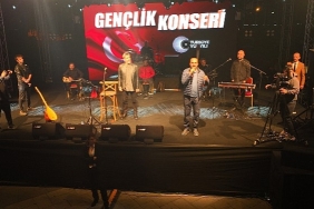 baskan-altay-ugur-isilak-konserinde-konyalilarin-coskusuna-ortak-oldu.jpg