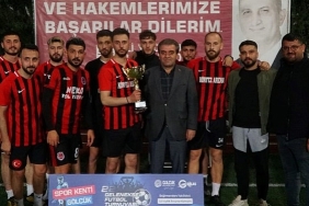 golcuk-belediyesi-22-geleneksel-futbol-soleninde-korfez-arenayi-3-0-yenen-azat-insaat-sampiyon-oldu.jpg