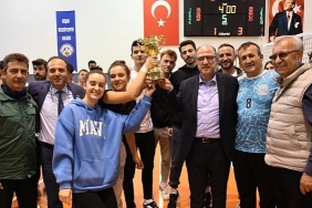 trakya-cup-voleybol-turnuvasinin-sampiyonu-malkaraspor.jpg