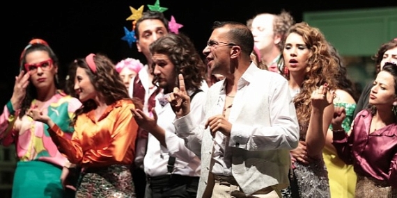 Aliağa Belediye Tiyatrosu Oyuncularından Muhteşem Performans