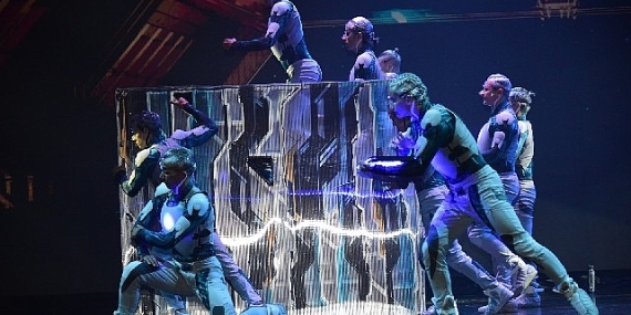 Andy Show'un Cosmos Theatre'daki Dünya Prömiyeri izleyenleri büyüledi