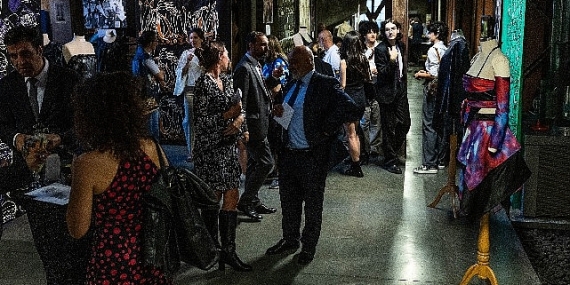 Avustralya'nın yerli tekstil sanatı ve genç yeteneklerin 'Dokuma Eninde ve Ötesinde Giysiler' projesi İstanbul'da sanatseverlerle buluşuyor