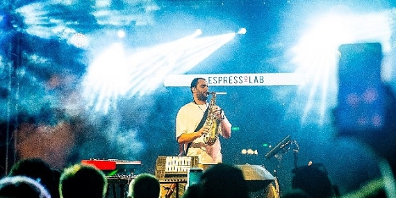 Dünyaca ünlü çoklu enstrüman sanatçısı Ash'ten Espressolab Roastery'de sürpriz konser