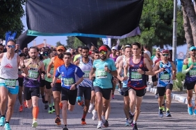 egenin-incisi-cesmede-duzenlenen-salomon-cesme-yari-maratonunda-birinciler-belli-oldu.jpg