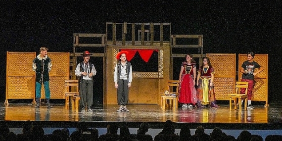 Gaziemir'de sahne çocukların