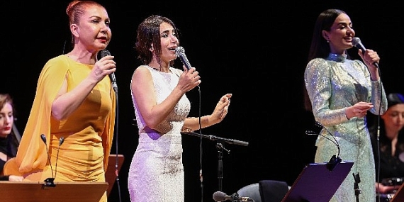 İş Sanat Bayramda da İzleyicileriyle Birlikte