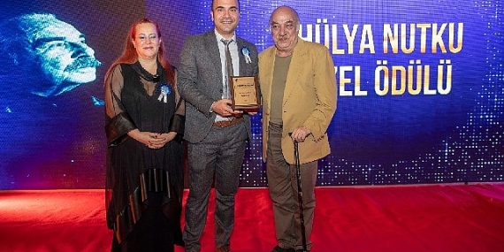 İzmir Şehir Tiyatroları'na 6 dalda “Özdemir Nutku" ödülü
