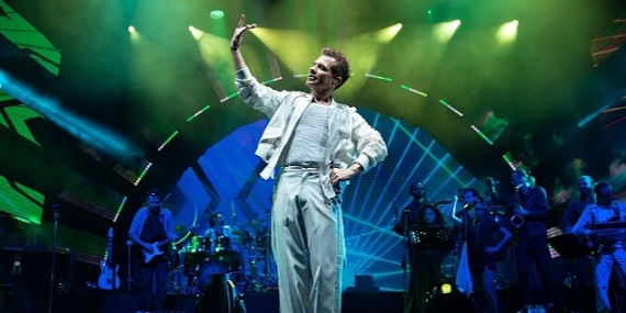 Kenan Doğulu, Maximum Uniq Açıkhava konseriyle yaz sezonunu başlattı