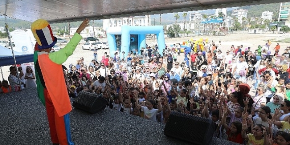 Kumlucalı çocuklar şenlikte buluştu