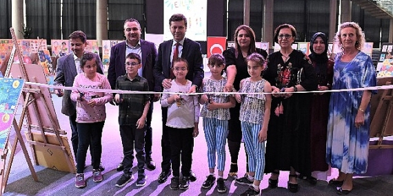 Minik ressamlar yaptıkları resimlerle hayran bıraktı