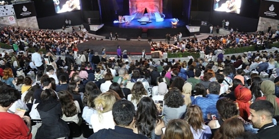 Rüstemoğlu Cemal'in Tuhaf Hikayesi Açık Havada Unutulmaz Bir Gece Yaşattı