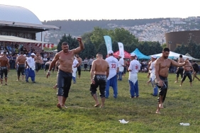 sekapark-yagli-gureslerinde-son-16-turu-baspehlivanlari-belli-oldu.jpg