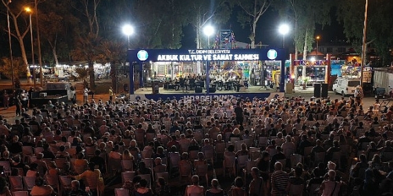 Akbük Türk Sanat Müziği Derneği'nin yaz konseri büyük beğeni topladı